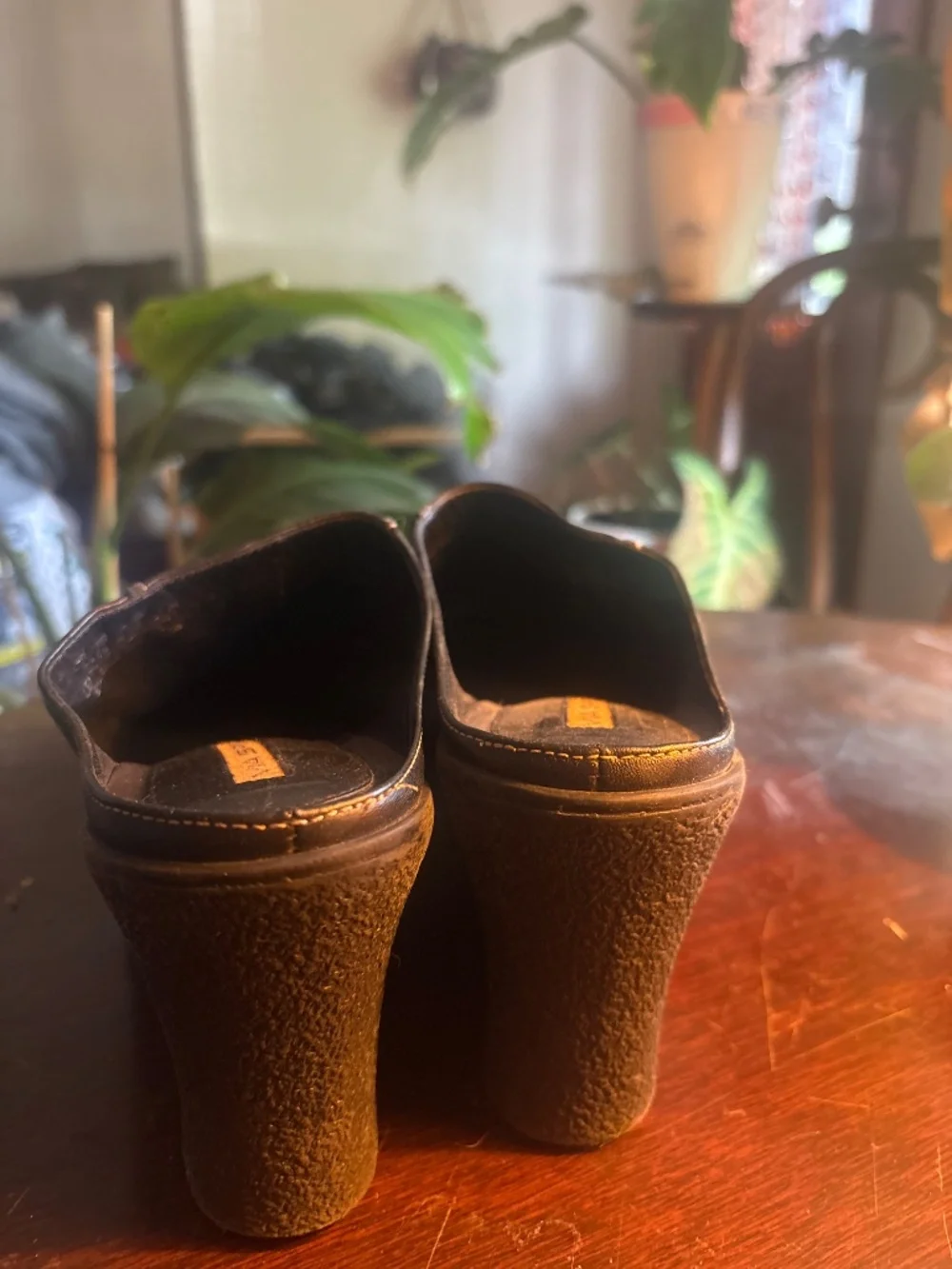 black wedges